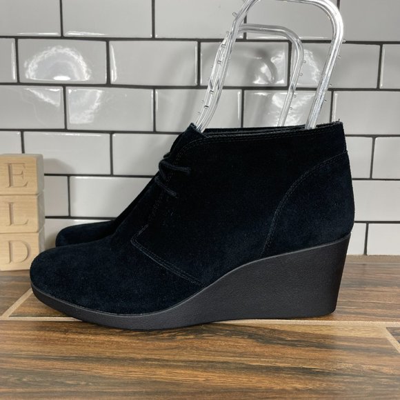 CROCS Leigh Womens 9.5 Shoes Black Suede Dual Comfort Wedge Shootie Ankle Boots - Picture 1 of 14